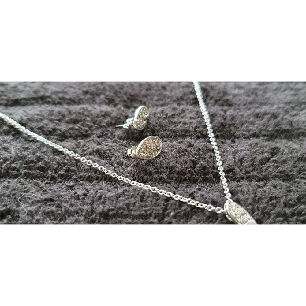 Avon elegant choker and earrings